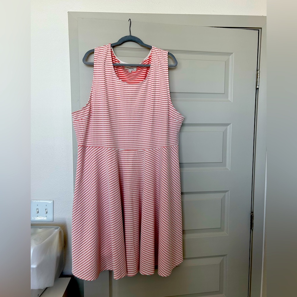 Sleeveless skater dress 4X